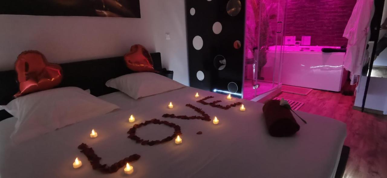 Spa Privatif Love Room, Le Hammam Et Bulles, Chez Nuits Chartraines Шартр Экстерьер фото