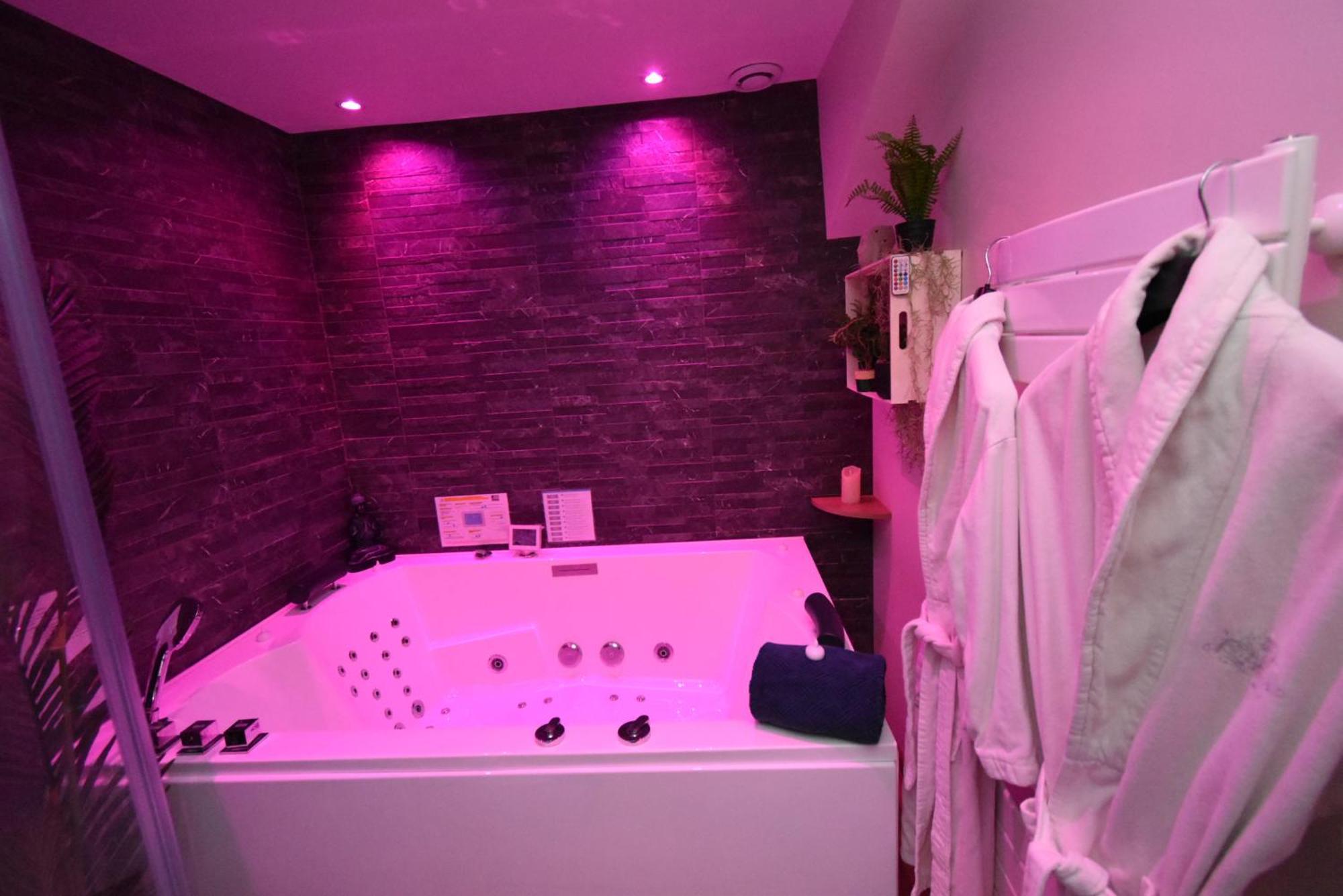 Spa Privatif Love Room, Le Hammam Et Bulles, Chez Nuits Chartraines Шартр Экстерьер фото