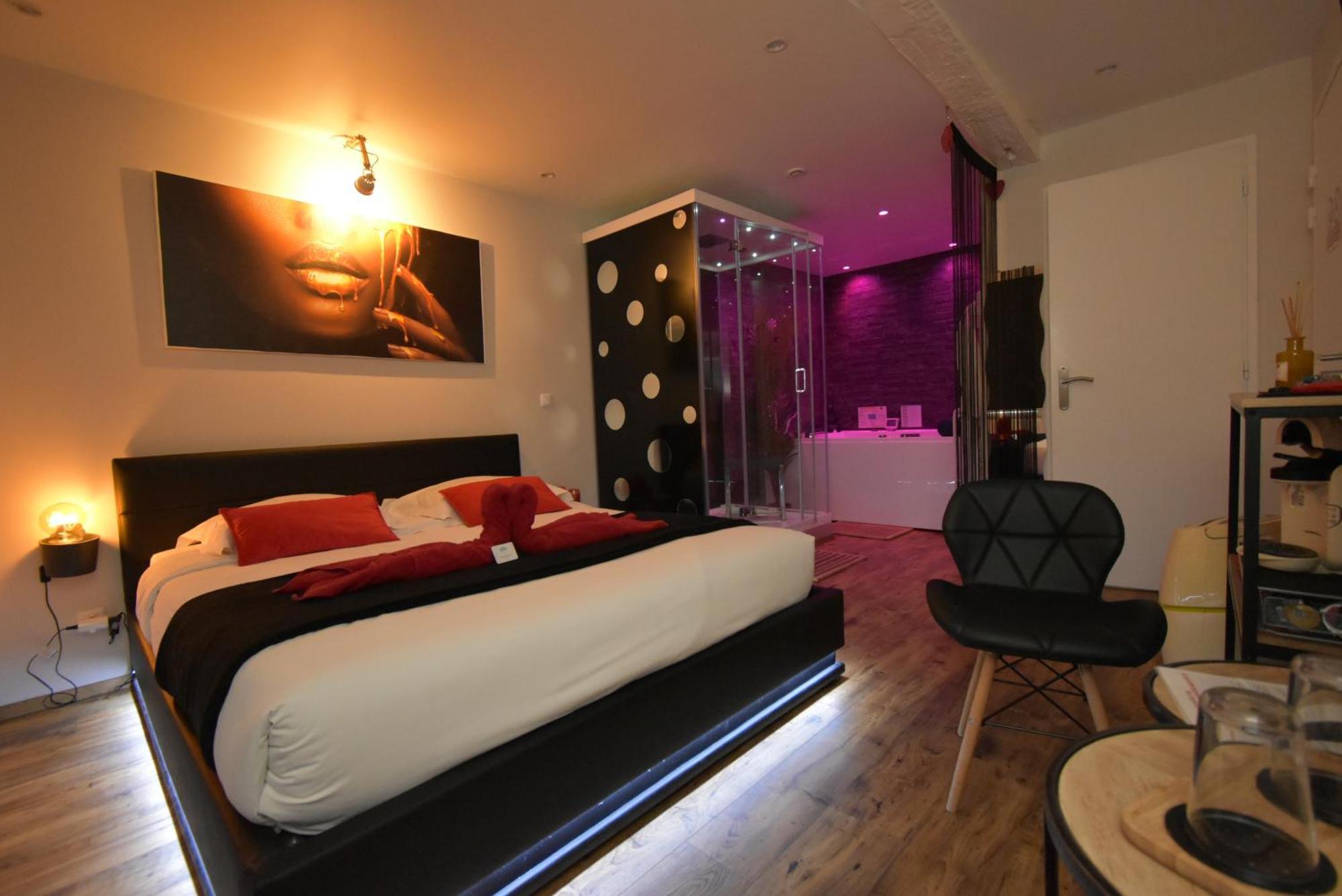 Spa Privatif Love Room, Le Hammam Et Bulles, Chez Nuits Chartraines Шартр Экстерьер фото